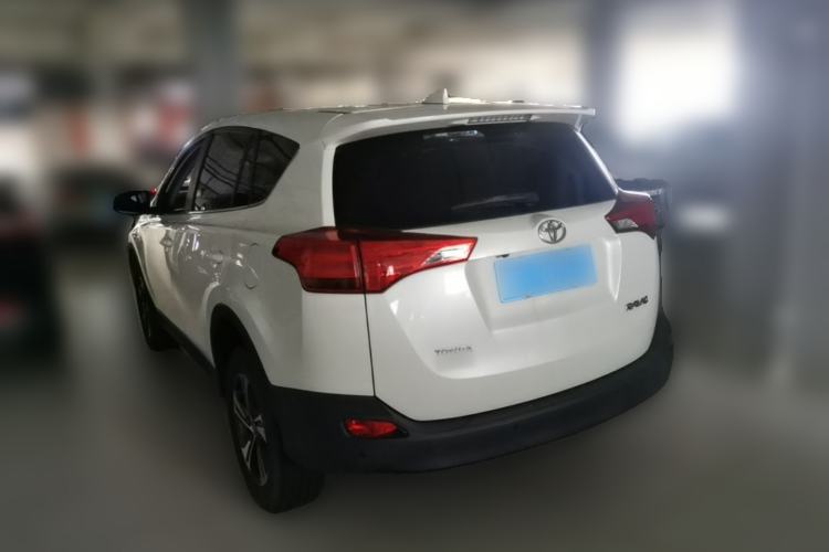 Used Toyota RAV4 2015 2.0L CVT Two-Wheel Drive Fashion Edition Rear Left 45 Deg