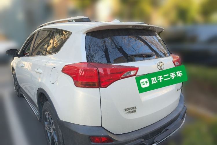 Used Toyota RAV4 2015 2.0L CVT Two-Wheel Drive Fashion Edition Rear Left 45 Deg