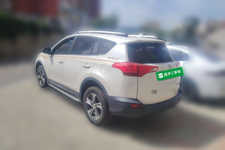 Used Toyota RAV4 2015 2.0L CVT Two-Wheel Drive Fashion Edition Rear Left 45 Deg