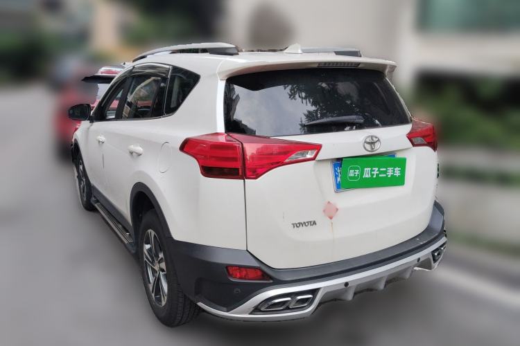 Used Toyota RAV4 2015 2.0L CVT Two-Wheel Drive Fashion Edition Rear Left 45 Deg