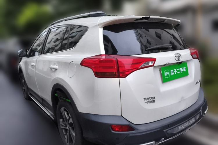 Used Toyota RAV4 2015 2.0L CVT Two-Wheel Drive Fashion Edition Rear Left 45 Deg