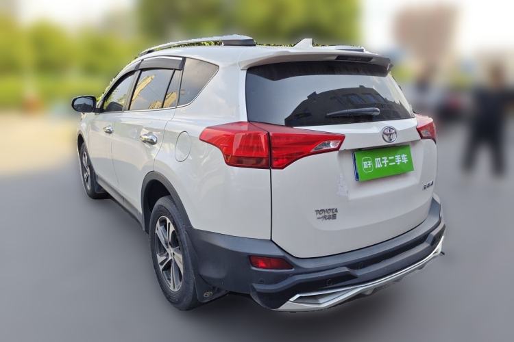 Used Toyota RAV4 2015 2.0L CVT Two-Wheel Drive Fashion Edition Rear Left 45 Deg