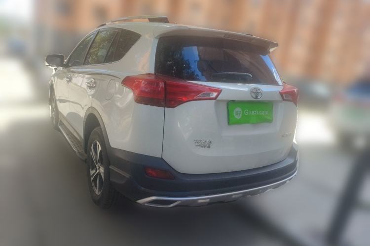 Used Toyota RAV4 2015 2.0L CVT Two-Wheel Drive Fashion Edition Rear Left 45 Deg