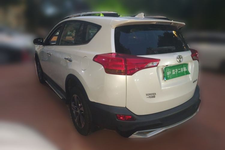 Used Toyota RAV4 2015 2.0L CVT Two-Wheel Drive Fashion Edition Rear Left 45 Deg