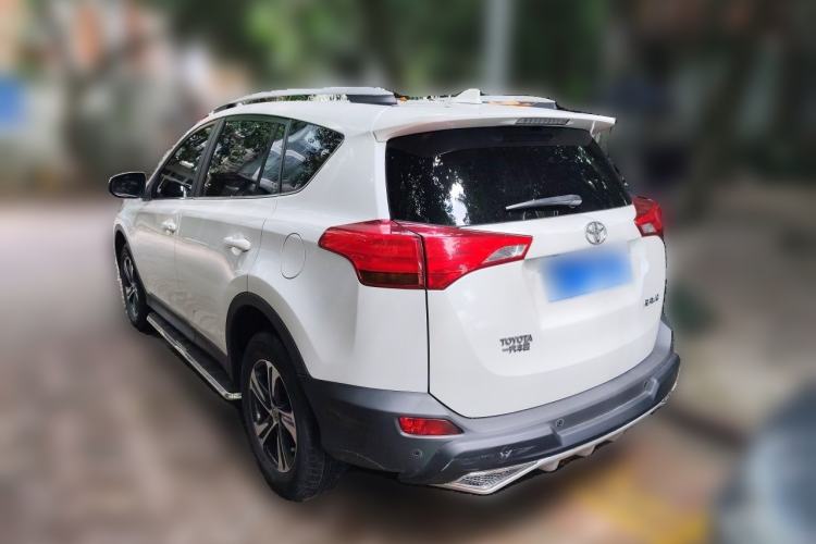 Used Toyota RAV4 2015 2.0L CVT Two-Wheel Drive Fashion Edition Rear Left 45 Deg