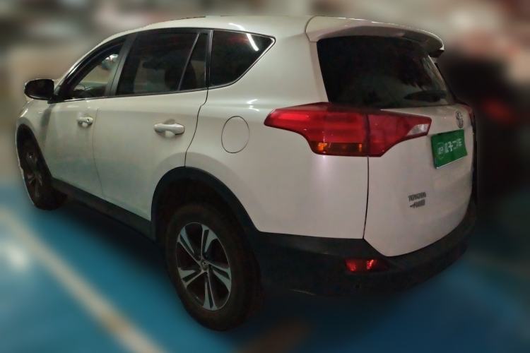 Used Toyota RAV4 2015 2.0L CVT Two-Wheel Drive Fashion Edition Rear Left 45 Deg