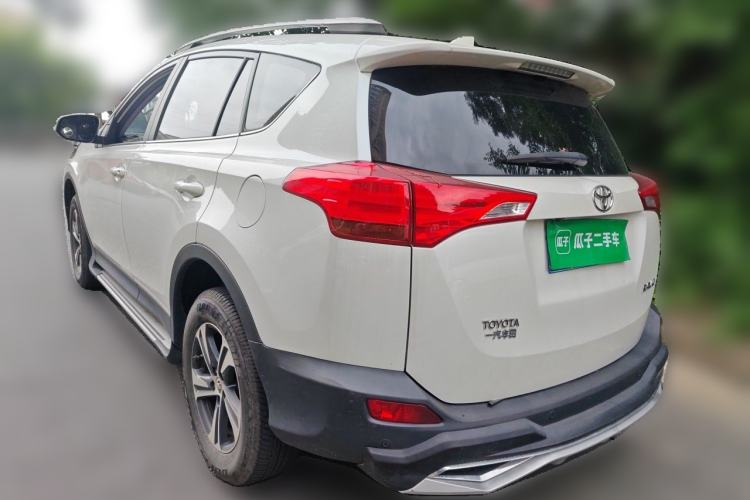 Used Toyota RAV4 2015 2.0L CVT Two-Wheel Drive Fashion Edition Rear Left 45 Deg