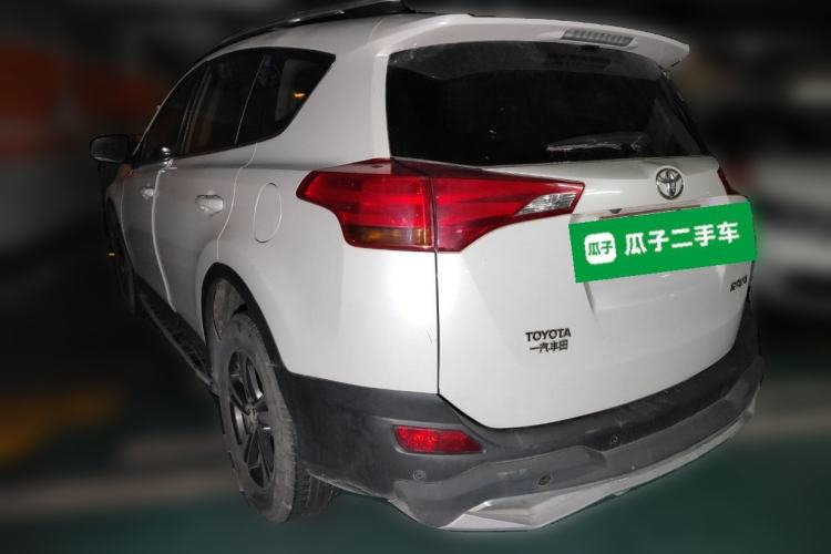 Used Toyota RAV4 2015 2.0L CVT Two-Wheel Drive Fashion Edition Rear Left 45 Deg