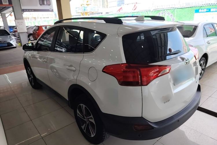 Used Toyota RAV4 2015 2.0L CVT Two-Wheel Drive Fashion Edition Rear Left 45 Deg