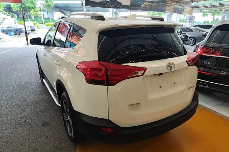 Used Toyota RAV4 2015 2.0L CVT Two-Wheel Drive Fashion Edition Rear Left 45 Deg