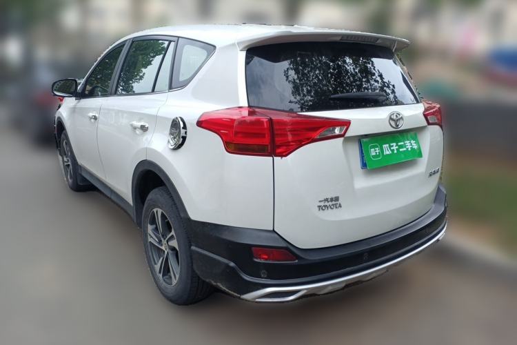 Used Toyota RAV4 2015 2.0L CVT Two-Wheel Drive Fashion Edition Rear Left 45 Deg