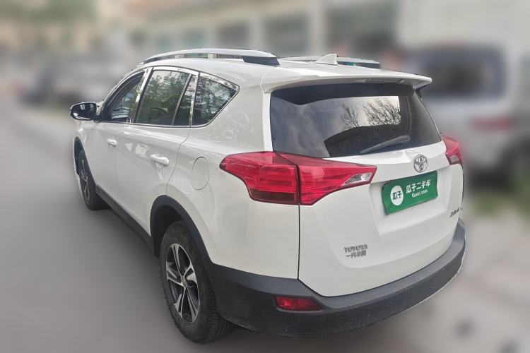 Used Toyota RAV4 2015 2.0L CVT Two-Wheel Drive Fashion Edition Rear Left 45 Deg