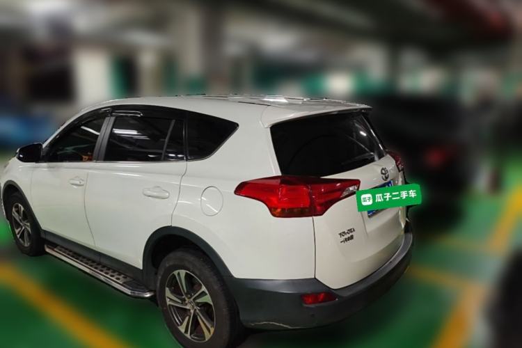 Used Toyota RAV4 2015 2.0L CVT Two-Wheel Drive Fashion Edition Rear Left 45 Deg