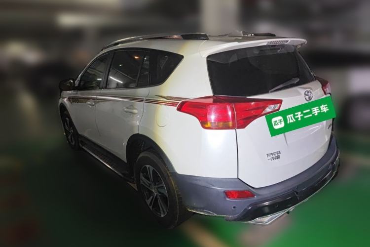Used Toyota RAV4 2015 2.0L CVT Two-Wheel Drive Fashion Edition Rear Left 45 Deg