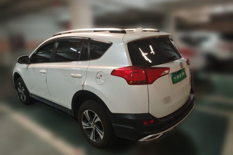 Used Toyota RAV4 2015 2.0L CVT Two-Wheel Drive Fashion Edition Rear Left 45 Deg