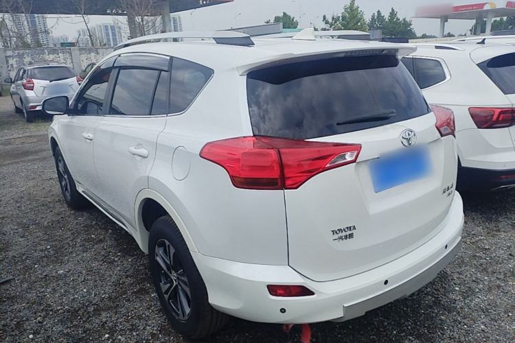 Used Toyota RAV4 2015 2.0L CVT 4x4 Trend Edition Rear Left 45 Deg