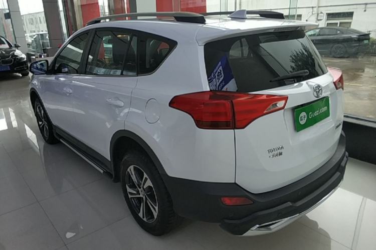 Used Toyota RAV4 2015 2.0L CVT Two-Wheel Drive Fashion Edition Rear Left 45 Deg