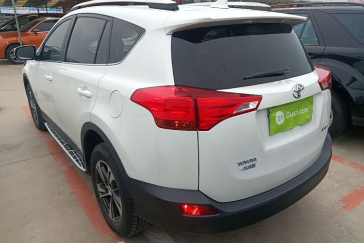 Used Toyota RAV4 2015 2.0L CVT Two-Wheel Drive Fashion Edition Rear Left 45 Deg