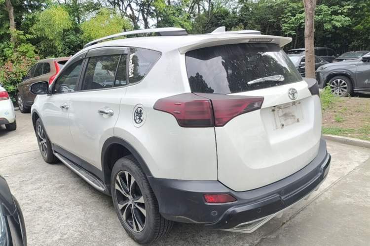 Used Toyota RAV4 2015 2.5L Automatic 4x4 Elite Edition Rear Left 45 Deg