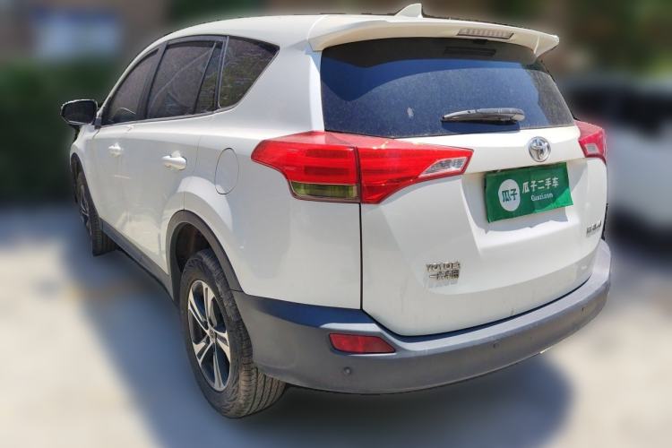 Used Toyota RAV4 2015 2.0L CVT Two-Wheel Drive Fashion Edition Rear Left 45 Deg