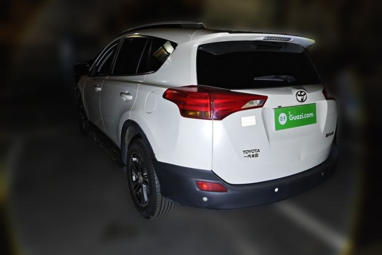 Used Toyota RAV4 2015 2.0L CVT Two-Wheel Drive Fashion Edition Rear Left 45 Deg