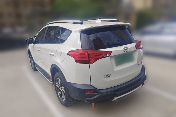 Used Toyota RAV4 2015 2.0L CVT Two-Wheel Drive Fashion Edition Rear Left 45 Deg