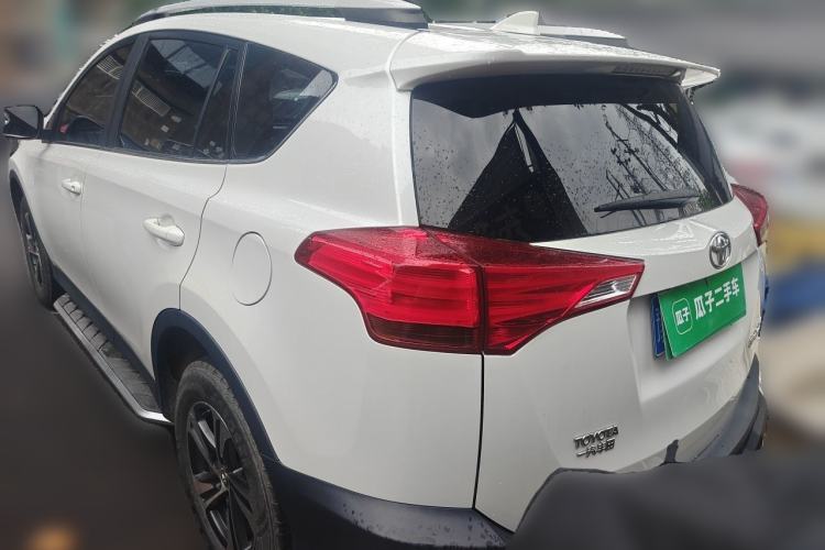 Used Toyota RAV4 2015 2.0L CVT Two-Wheel Drive Fashion Edition Rear Left 45 Deg