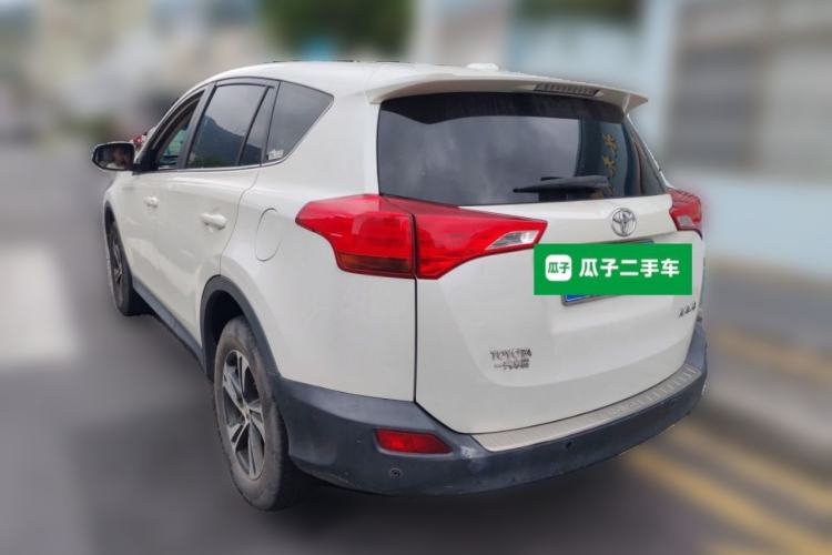 Used Toyota RAV4 2015 2.0L CVT Two-Wheel Drive Fashion Edition Rear Left 45 Deg