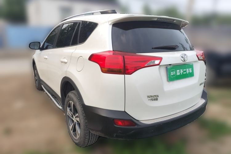 Used Toyota RAV4 2015 2.0L CVT Two-Wheel Drive Fashion Edition Rear Left 45 Deg