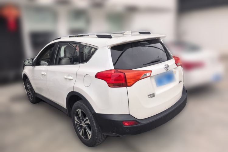 Used Toyota RAV4 2015 2.0L CVT Two-Wheel Drive Fashion Edition Rear Left 45 Deg