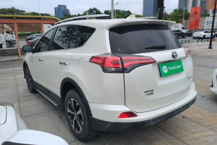 Used Toyota RAV4 2015 2.0L CVT Two-Wheel Drive Fashion Edition Rear Left 45 Deg