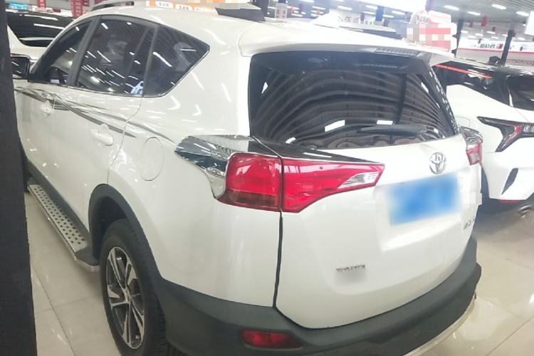 Used Toyota RAV4 2015 2.0L CVT Two-Wheel Drive Fashion Edition Rear Left 45 Deg