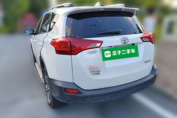 Used Toyota RAV4 2015 2.0L CVT Two-Wheel Drive Fashion Edition Rear Left 45 Deg