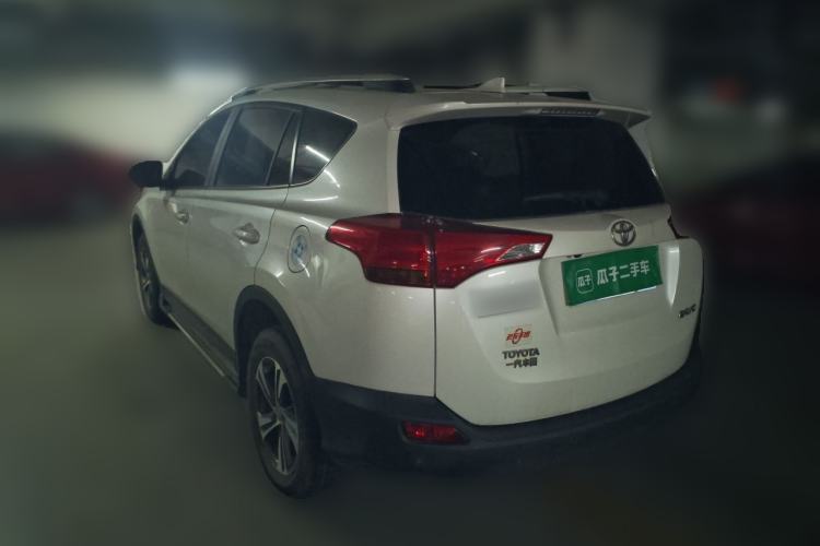 Used Toyota RAV4 2015 2.0L CVT Two-Wheel Drive Fashion Edition Rear Left 45 Deg