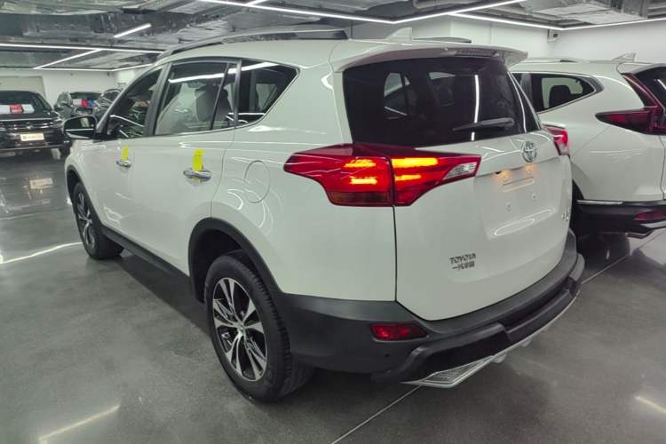 Used Toyota RAV4 2015 2.5L Automatic 4x4 Elite Edition Rear Left 45 Deg
