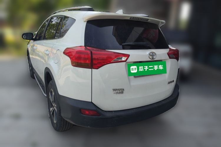 Used Toyota RAV4 2015 2.0L CVT Two-Wheel Drive Fashion Edition Rear Left 45 Deg