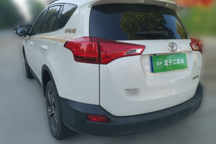 Used Toyota RAV4 2015 2.0L CVT Two-Wheel Drive Fashion Edition Rear Left 45 Deg