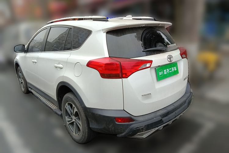 Used Toyota RAV4 2015 2.0L CVT Two-Wheel Drive Fashion Edition Rear Left 45 Deg