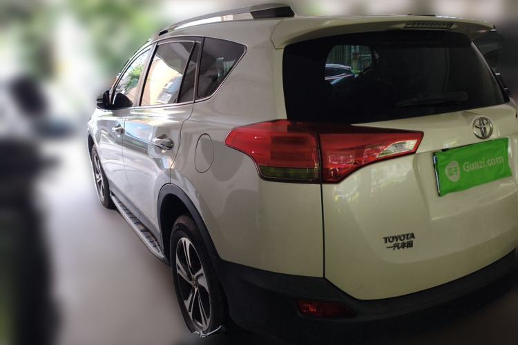 Used Toyota RAV4 2015 2.0L CVT Two-Wheel Drive Fashion Edition Rear Left 45 Deg