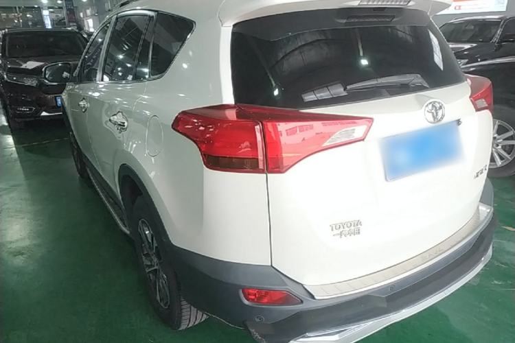 Used Toyota RAV4 2015 2.0L CVT Two-Wheel Drive Fashion Edition Rear Left 45 Deg