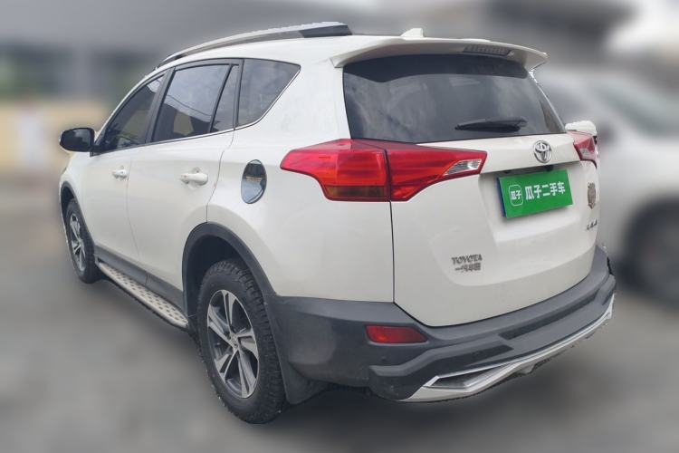 Used Toyota RAV4 2015 2.0L CVT Two-Wheel Drive Fashion Edition Rear Left 45 Deg