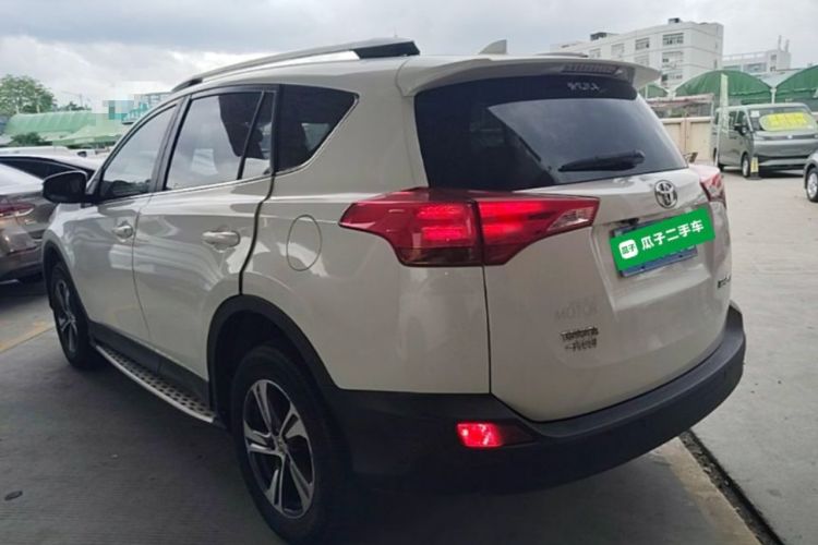 Used Toyota RAV4 2015 2.0L CVT Two-Wheel Drive Fashion Edition Rear Left 45 Deg