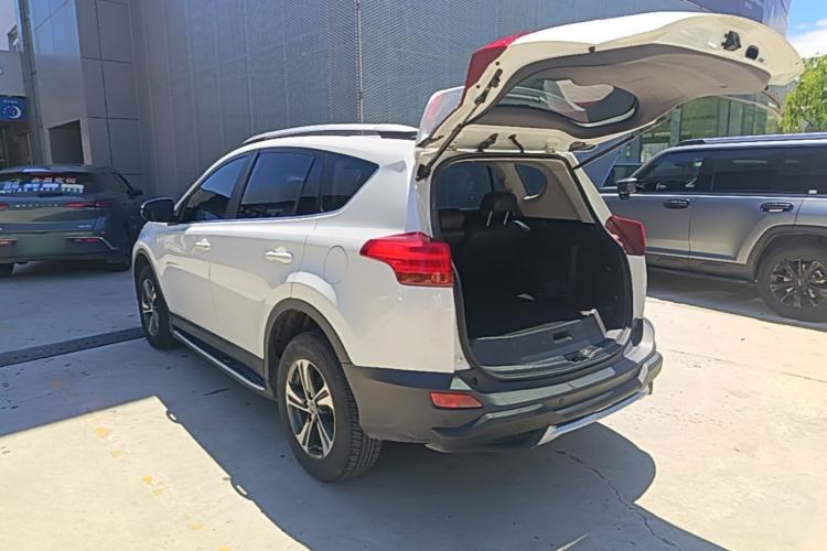 Used Toyota RAV4 2015 2.0L CVT Two-Wheel Drive Fashion Edition Rear Left 45 Deg