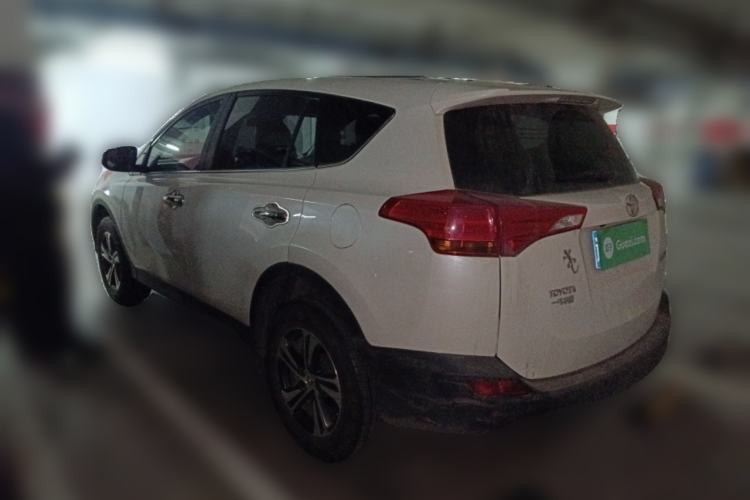 Used Toyota RAV4 2015 2.0L CVT Two-Wheel Drive Fashion Edition Rear Left 45 Deg