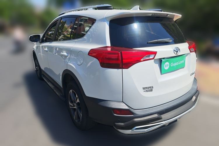 Used Toyota RAV4 2015 2.0L CVT Two-Wheel Drive Fashion Edition Rear Left 45 Deg