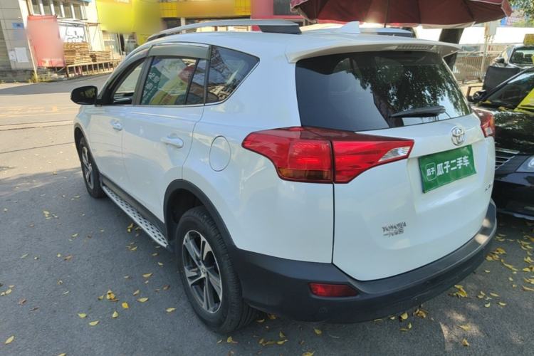 Used Toyota RAV4 2015 2.0L CVT Two-Wheel Drive Fashion Edition Rear Left 45 Deg