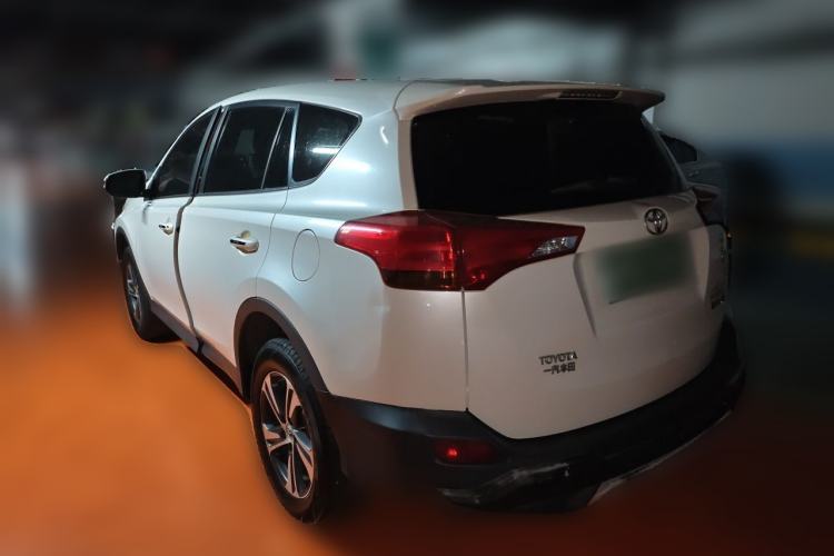 Used Toyota RAV4 2015 2.0L CVT Two-Wheel Drive Fashion Edition Rear Left 45 Deg