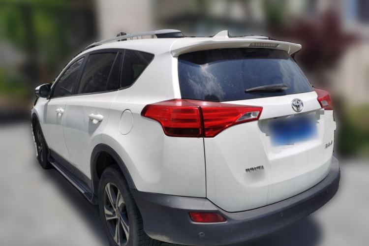 Used Toyota RAV4 2015 2.0L CVT Two-Wheel Drive Fashion Edition Rear Left 45 Deg