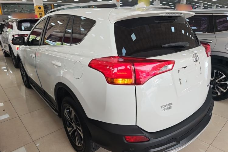 Used Toyota RAV4 2015 2.0L CVT Two-Wheel Drive Fashion Edition Rear Left 45 Deg