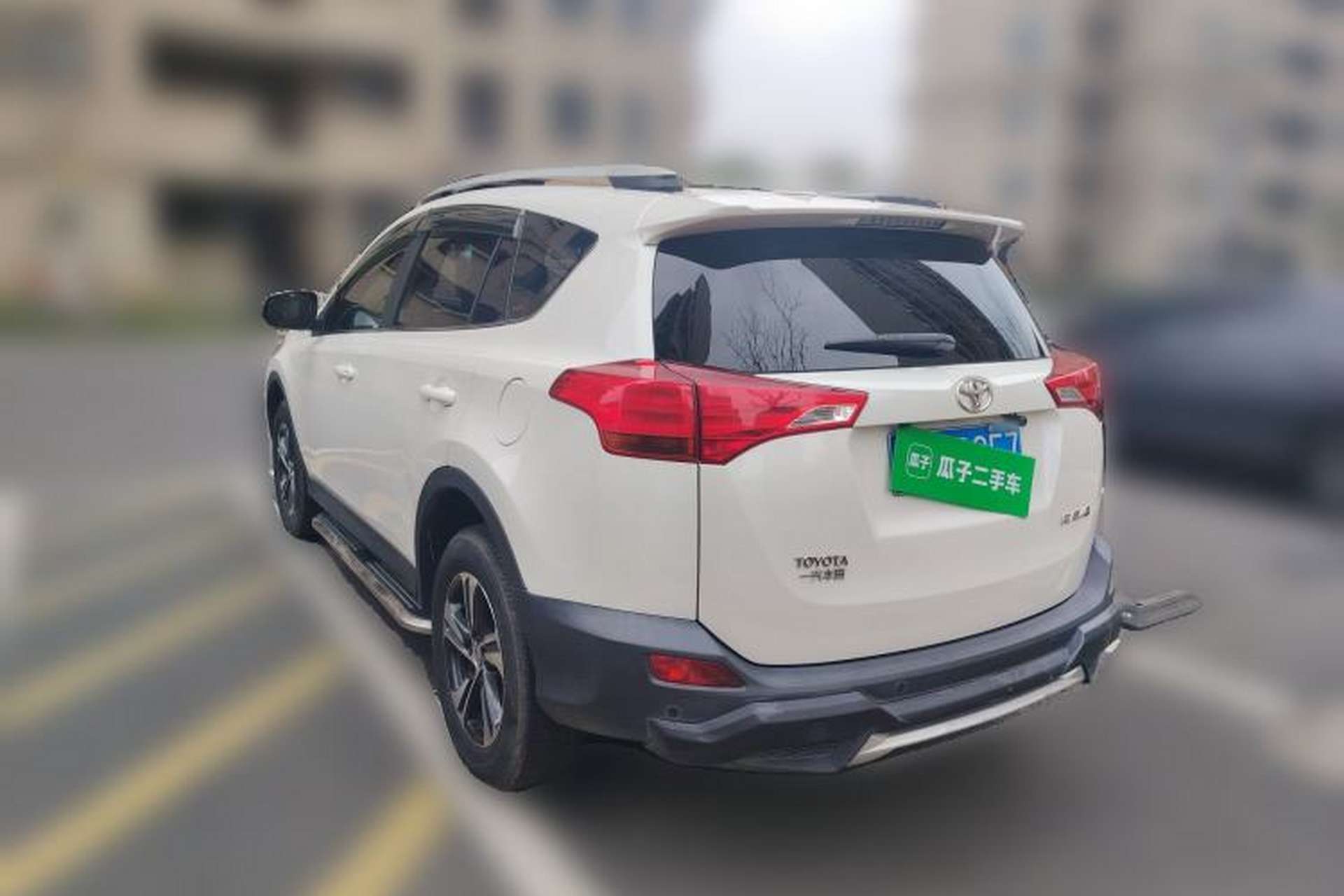 Used Toyota RAV4 2015 2.0L CVT Two-Wheel Drive Fashion Edition Rear Left 45 Deg
